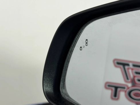 Used 2021 Hyundai Venue SEL FWD image 34