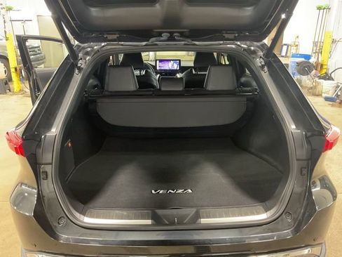 Used 2023 Toyota Venza Limited image 20