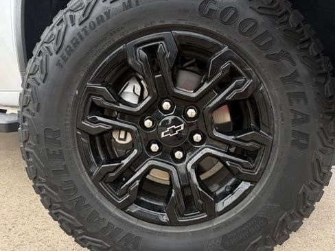 Used 2023 Chevrolet Silverado 1500 ZR2 w/ Technology Package AWD/4WD image 11