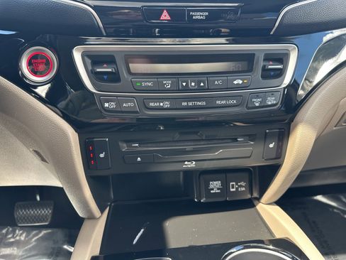 Used 2019 Honda Pilot Touring image 61