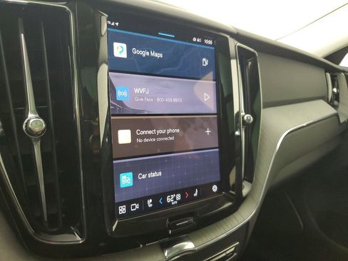 Used 2025 Volvo XC60 B5 Plus image 30