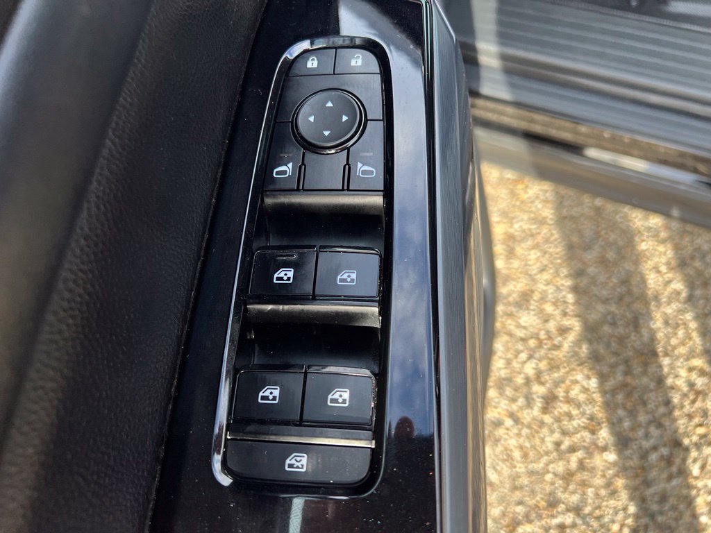 Used 2023 Nissan Pathfinder SL AWD/4WD image 30