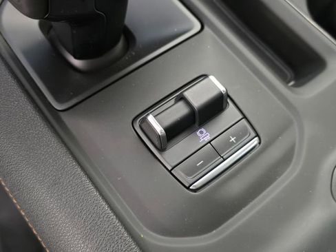 Used 2025 GMC Sierra 1500 AT4 w/ AT4 Premium Package AWD/4WD image 34