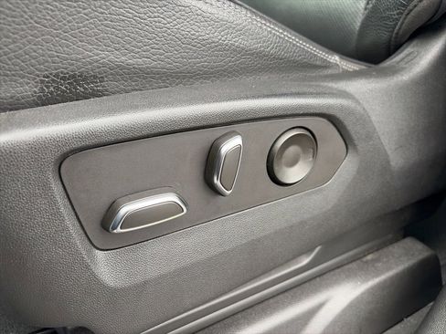 Used 2022 GMC Yukon XL Denali image 10