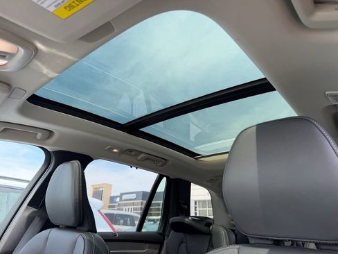 Certified 2025 Volvo XC90 T8 Ultra w/ Protection Package Premier image 17