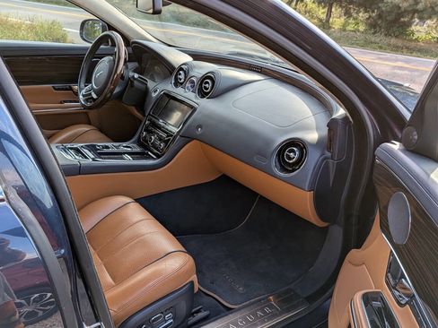 Used 2012 Jaguar XJ L image 20