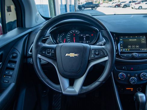 Used 2019 Chevrolet Trax LT w/ LT Convenience Package FWD image 21