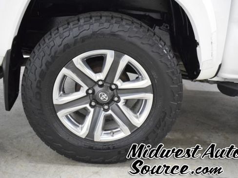 Used 2017 Toyota Tacoma Limited w/ Tow Package AWD/4WD image 9