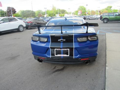 Used 2021 Chevrolet Camaro LT w/ RS Package RWD image 7