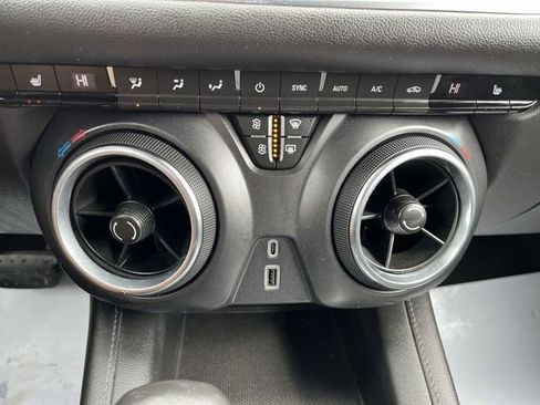 Used 2019 Chevrolet Blazer LT image 18