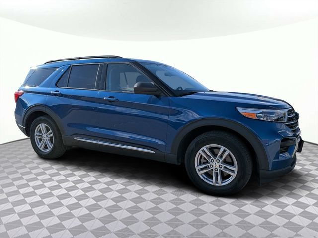 Used 2023 Ford Explorer XLT RWD image 2