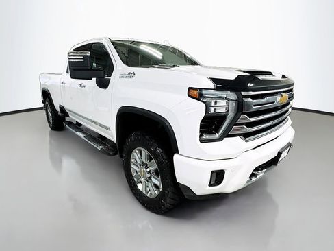 Used 2024 Chevrolet Silverado 3500 High Country w/ High Country Premium Package image 3