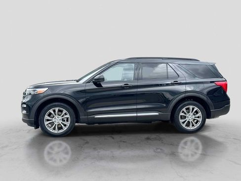 Certified 2023 Ford Explorer XLT w/ Equipment Group 202A AWD/4WD image 3