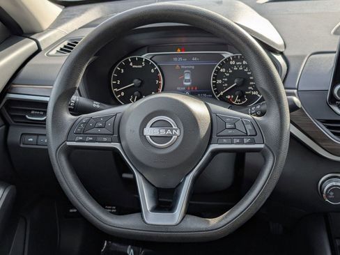 Used 2024 Nissan Altima 2.5 SV image 16