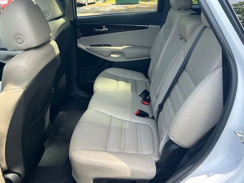 Used 2020 Kia Sorento EX FWD image 13