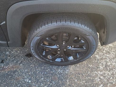 Used 2018 Jeep Renegade Altitude w/ UConnect 8.4 Nav Group AWD/4WD image 15