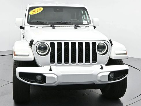 Used 2023 Jeep Gladiator Overland AWD/4WD image 2