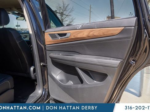 Used 2025 Volkswagen Atlas SE image 22