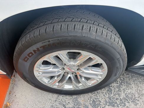 Used 2024 GMC Yukon SLT w/ SLT Luxury Package RWD image 13