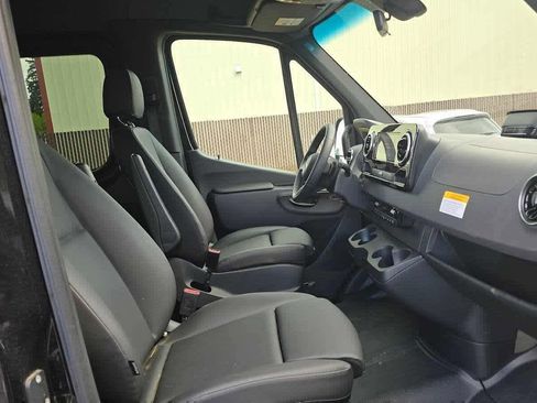 Used 2025 Mercedes-Benz Sprinter 2500 image 11