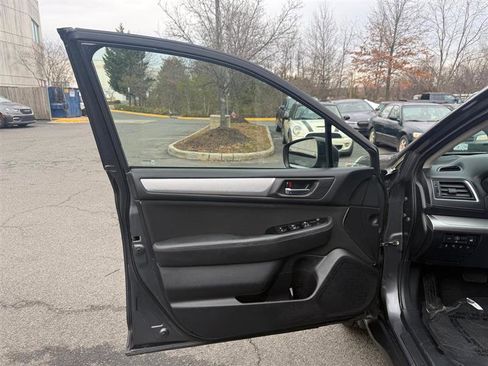 Used 2019 Subaru Outback 2.5i Premium image 16