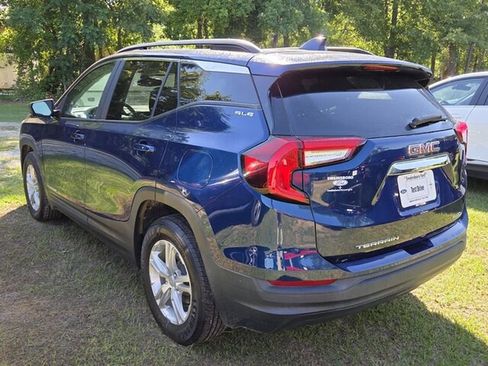 Used 2022 GMC Terrain SLE w/ Driver Convenience Package AWD/4WD image 10