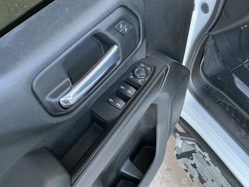 Used 2020 Chevrolet Silverado 2500 Custom w/ Custom Value Package image 15