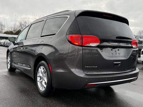 Used 2017 Chrysler Pacifica Touring-L w/ Tire & Wheel Group image 7