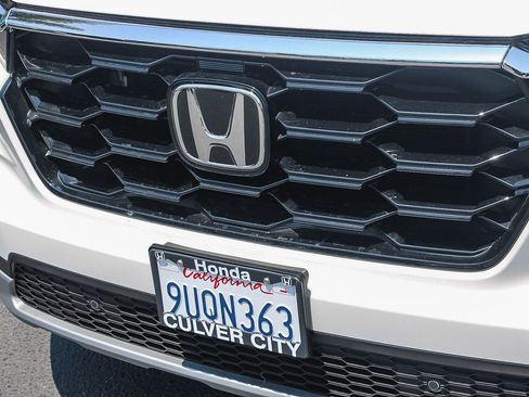 Used 2025 Honda Pilot Touring image 6