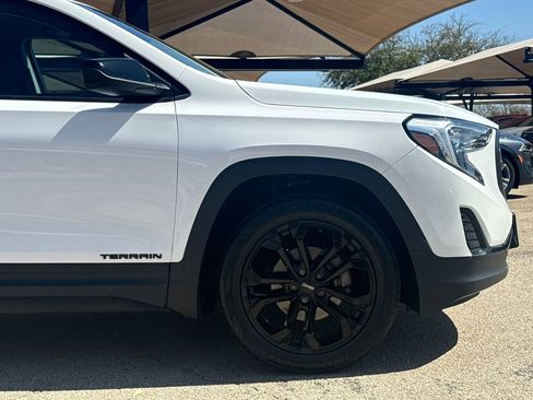 Used 2021 GMC Terrain SLE w/ Driver Convenience Package FWD image 4
