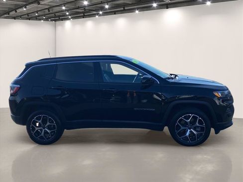 Certified 2025 Jeep Compass Limited AWD/4WD image 8