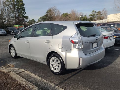 Used 2014 Toyota Prius V Two image 4