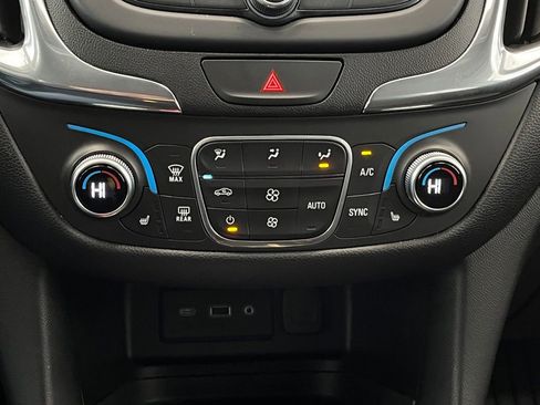 Used 2019 Chevrolet Equinox LT w/ Driver Convenience Package image 25