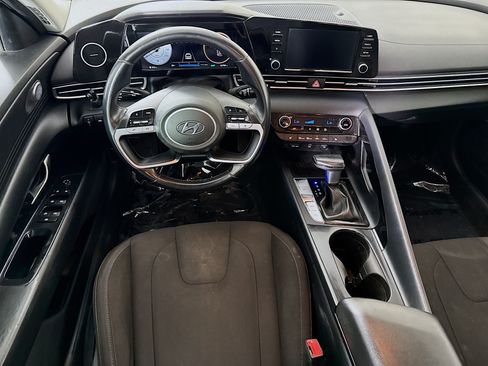 Used 2022 Hyundai Elantra SEL w/ Convenience Package FWD image 17