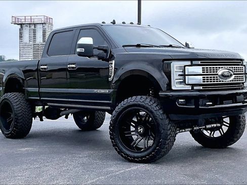 Used 2019 Ford F250 Platinum w/ Platinum Ultimate Package AWD/4WD image 37