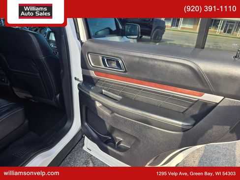Used 2019 Ford Explorer Platinum image 19