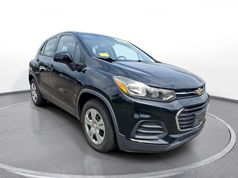 Used 2017 Chevrolet Trax LS FWD image 1