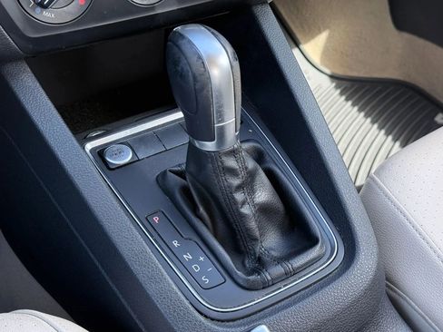 Used 2016 Volkswagen Jetta SE image 26