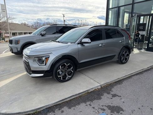 Certified 2024 Kia Niro EX Touring image 2