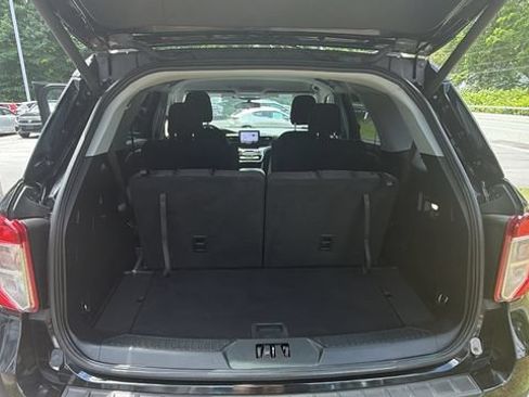Used 2021 Ford Explorer XLT AWD/4WD image 16
