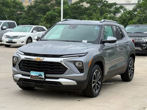 Used 2025 Chevrolet TrailBlazer LT FWD image 8