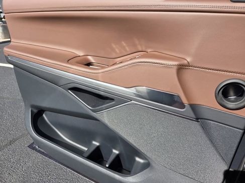 New 2026 Lincoln Navigator Reserve AWD/4WD image 14