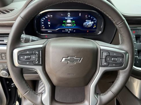 Used 2024 Chevrolet Tahoe Z71 w/ Luxury Package AWD/4WD image 13