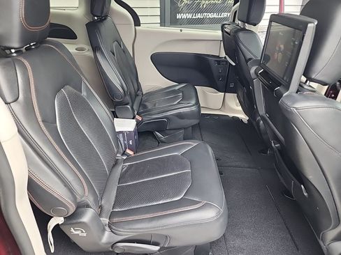Used 2017 Chrysler Pacifica Touring-L Plus w/ Advanced Safetytec Group FWD image 46