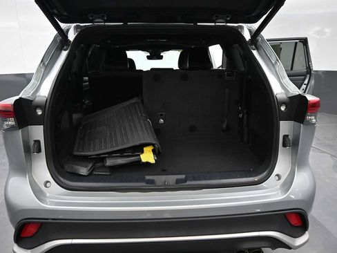 Used 2021 Toyota Highlander XSE AWD/4WD image 13