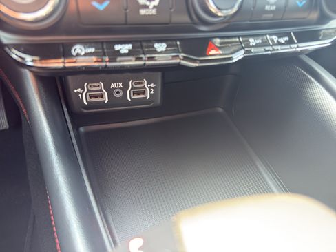 Used 2025 Dodge Durango GT AWD/4WD image 21