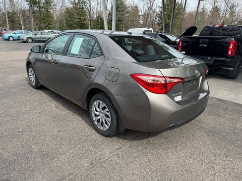 Used 2019 Toyota Corolla LE w/ Carpet Mat Package (TMS) FWD image 3