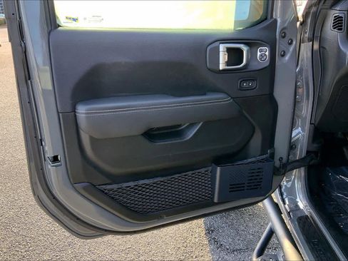 Used 2023 Jeep Gladiator Rubicon w/ LED Lighting Group image 21