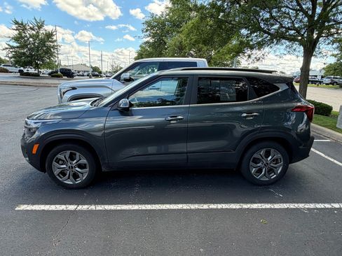 Used 2024 Kia Seltos S AWD/4WD image 2
