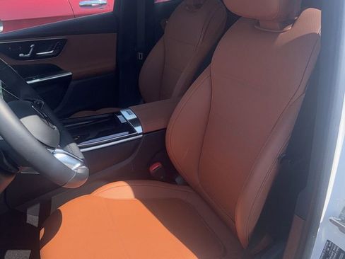 Used 2025 Mercedes-Benz GLC 300 4MATIC image 6